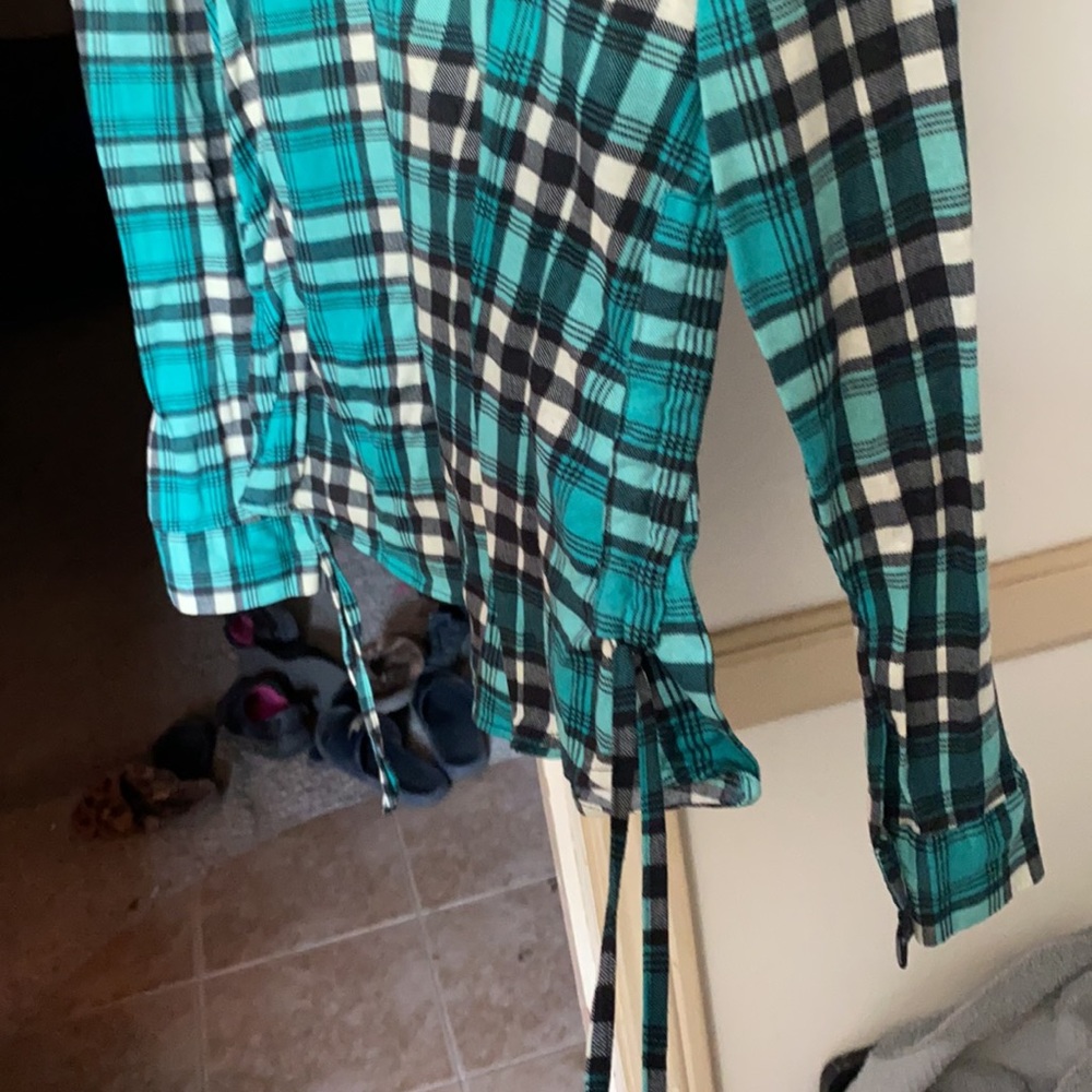 Green flannel - Picture 2 of 5